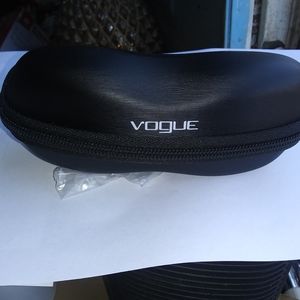 NEW vogue eyeglasses case with dusting cloth